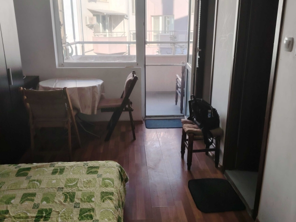 Дава се под наем Тристаен апартамент в Пловдив, Кършияка - 25 кв.м за 200 € - Снимка #1