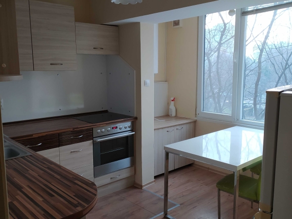 Дава се под наем Двустаен апартамент в Варна, Левски - 65 кв.м за 382.5 € - Снимка #1