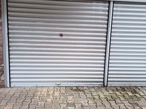 Дава се под наем Гараж / Паркомясто в Бургас, Лазур - 15 кв.м за 109.65 € - Снимка #1