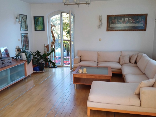 Дава се под наем Тристаен апартамент в София, Лозенец - 102 кв.м за 1196.97 € - Снимка #1