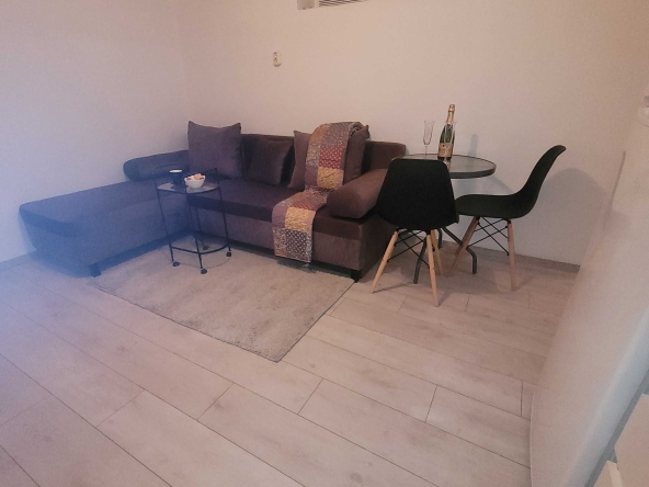 Дава се под наем Ателие в Варна, Гръцка махала - 20 кв.м за 51868.53 € - Снимка #1