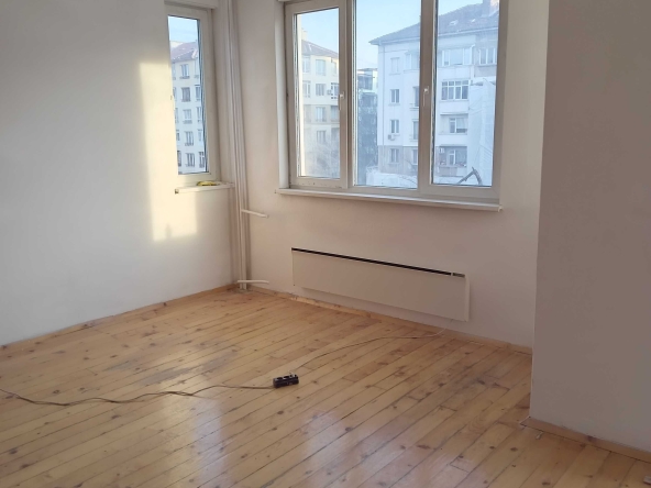 Дава се под наем Четиристаен апартамент в София, Център - 120 кв.м за 623.22 € - Снимка #1