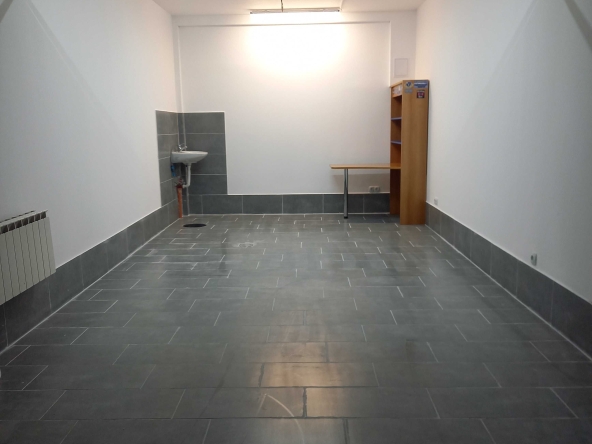 Дава се под наем Гараж / Паркомясто в София, Слатина - 25 кв.м за 797.64 € - Снимка #1