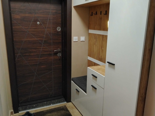 Дава се под наем Тристаен апартамент в Пловдив, Остромила - 80 кв.м за 598.23 € - Снимка #1