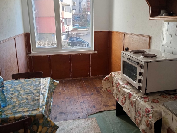 Дава се под наем Двустаен апартамент в Благоевград, Вароша - 66 кв.м за 298.86 € - Снимка #1