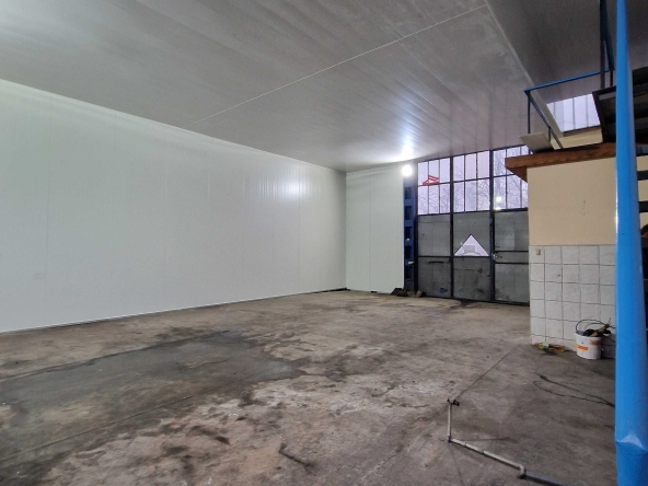 Дава се под наем Гараж / Паркомясто в Добрич, Пинета - 100 кв.м за 5.1 € - Снимка #1