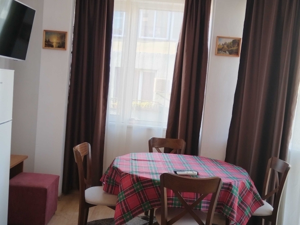 Дава се под наем Двустаен апартамент в Варна, Цветен квартал - 40 кв.м за 306 € - Снимка #1