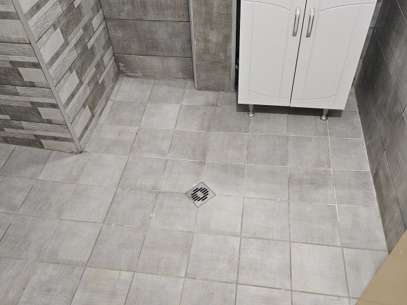 Дава се под наем Тристаен апартамент в Шумен, Център - 95 кв.м за 306 € - Снимка #1