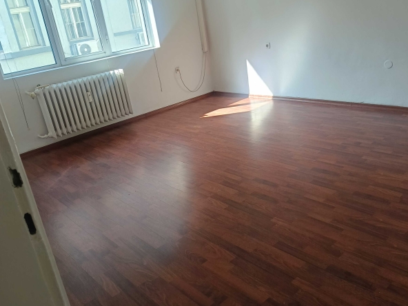 Дава се под наем Многостаен апартамент в София, Гоце Делчев - 130 кв.м за 1196.97 € - Снимка #1