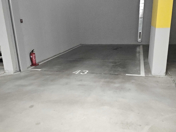 Дава се под наем Гараж / Паркомясто в София, Лозенец - 20 кв.м за 179.52 € - Снимка #1