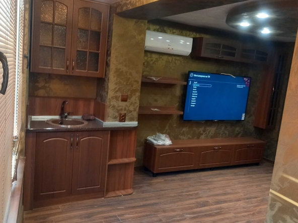 Четиристаен апартамент в Шумен, 5-ти полк - 100 кв.м за 1900 €/кв.м - Снимка #1