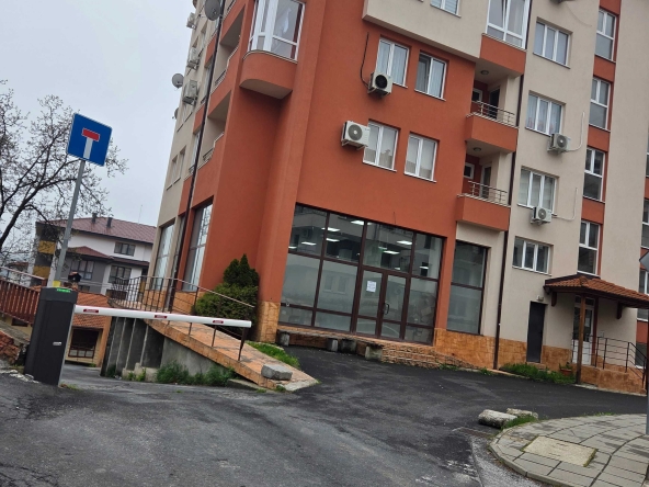 Дава се под наем Гараж / Паркомясто в Смолян, Невястата - 17 кв.м за 79.56 € - Снимка #1