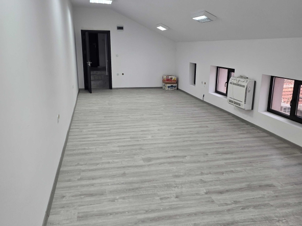 Дава се под наем Офис в Петрич - 70 кв.м за 298.86 € - Снимка #1