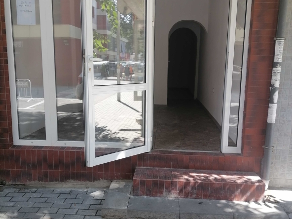 Дава се под наем Магазин в Добрич, Градска болница - 30 кв.м за 357 € - Снимка #1