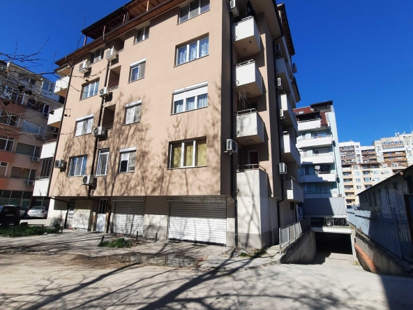 Дава се под наем Гараж / Паркомясто в Пловдив, Въстанически - 17 кв.м за 76.5 € - Снимка #1