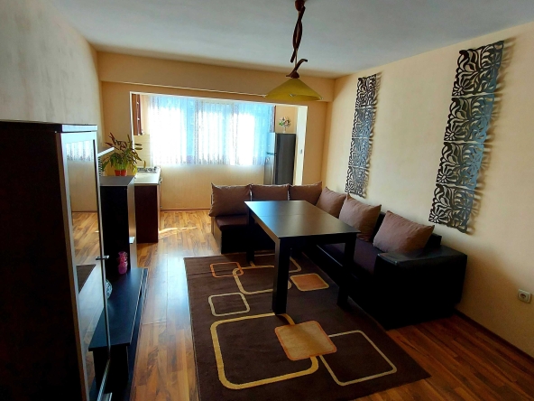 Дава се под наем Тристаен апартамент в Бургас, Славейков - 70 кв.м за 204 € - Снимка #1
