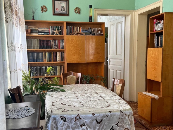 Дава се под наем Етаж от къща в Бургас, Възраждане - 100 кв.м за 250 € - Снимка #1