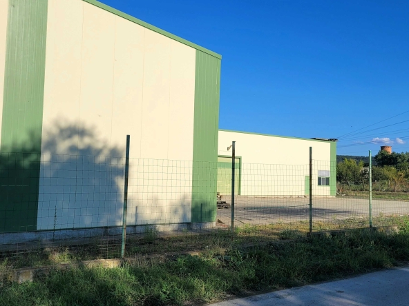 Дава се под наем Склад в Карнобат - 720 кв.м за 1275 € - Снимка #1