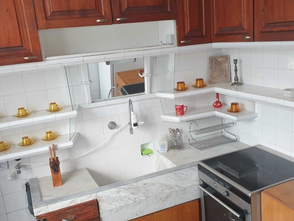 Дава се под наем Къща в Бургас, Ветрен - 220 кв.м за 750 € - Снимка #1