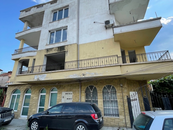 Тристаен апартамент в Петрич - 91 кв.м за 365 €/кв.м - Снимка #1