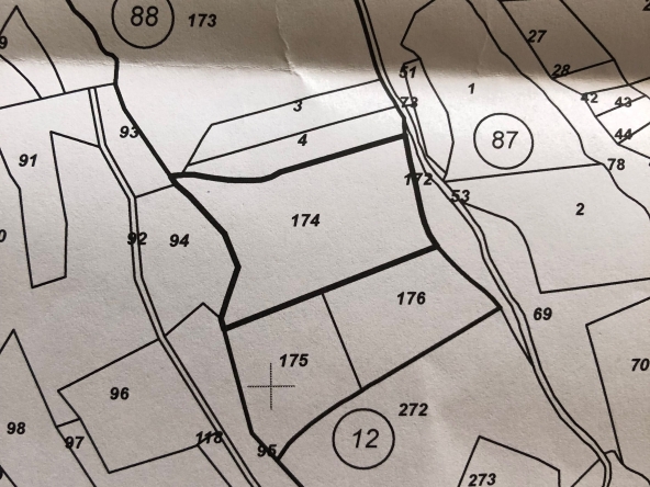 Земеделски имот в с. Лобош, Област Перник -  кв.м за 3 €/дка - Снимка #1