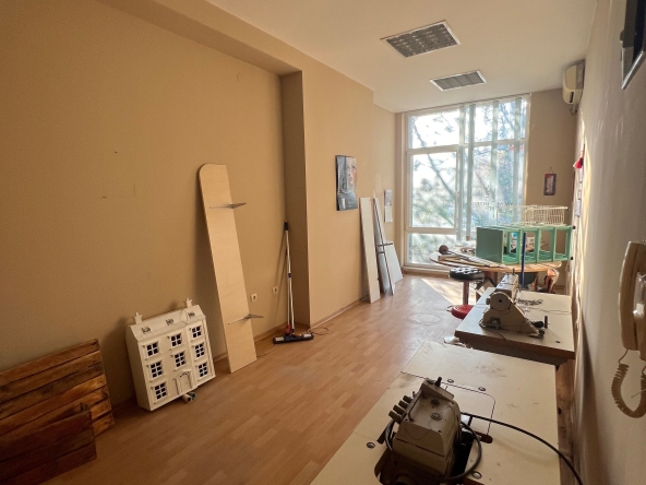 Дава се под наем Офис в Шумен, Център - 18 кв.м за 127.5 € - Снимка #1