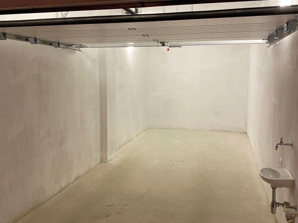 Дава се под наем Гараж / Паркомясто в Стара Загора, Център - 24 кв.м за 91.8 € - Снимка #1