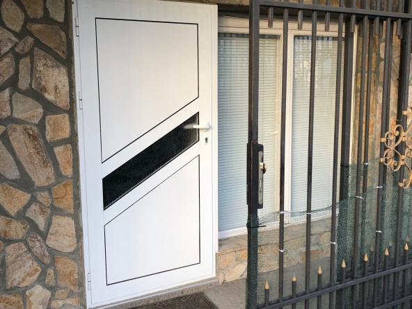 Дава се под наем Едностаен апартамент в Варна, Кайсиева градина - 38 кв.м за 204 € - Снимка #1