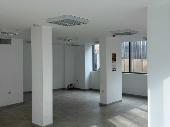 Дава се под наем Офис в Варна, ЖП Гара - 200 кв.м за 1261.74 € - Снимка #1