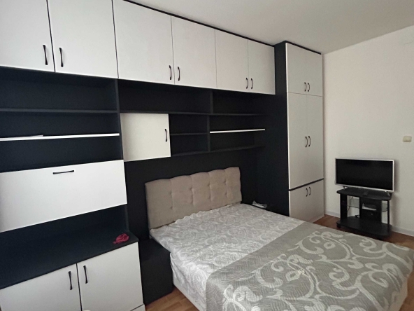 Дава се под наем Тристаен апартамент в Благоевград, Идеален център - 60 кв.м за 359.04 € - Снимка #1