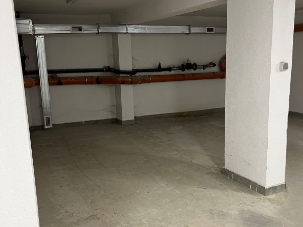 Дава се под наем Гараж / Паркомясто в Варна, Цветен квартал - 10 кв.м за 20.4 € - Снимка #1