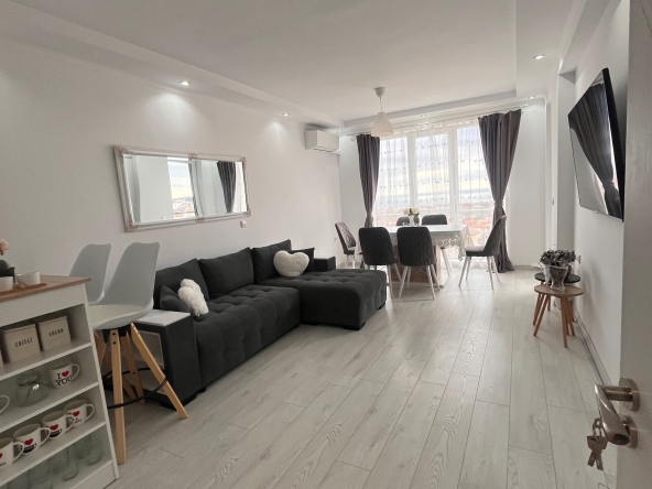 Дава се под наем Двустаен апартамент в Варна, Възраждане 1 - 72 кв.м за 548.25 € - Снимка #1