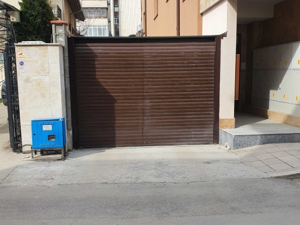 Дава се под наем Гараж / Паркомясто в Русе, Център - 22 кв.м за 129.54 € - Снимка #1