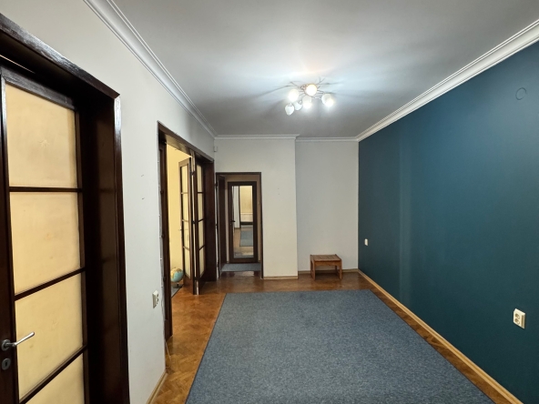 Четиристаен апартамент в София, Център - 120 кв.м за 4667 €/кв.м - Снимка #1