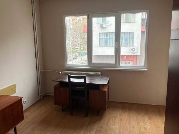 Дава се под наем Тристаен апартамент в София, Сухата река - 140 кв.м за 199.41 € - Снимка #1