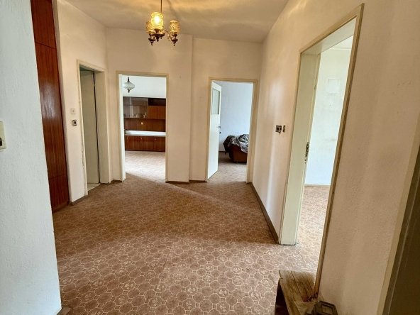 Тристаен апартамент в Асеновград - 106 кв.м за 722 €/кв.м - Снимка #1