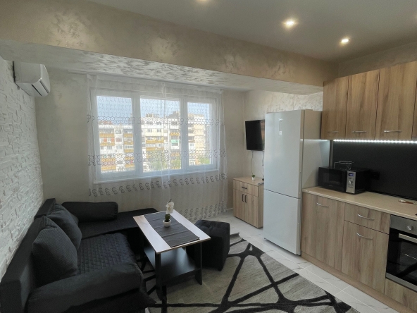 Дава се под наем Едностаен апартамент в Враца, Център - 48 кв.м за 309.06 € - Снимка #1