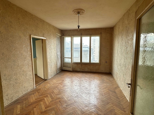 Тристаен апартамент в Силистра, Запад - 95 кв.м за 336 €/кв.м - Снимка #1