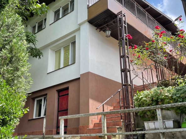 Дава се под наем Тристаен апартамент в София, Бояна - 100 кв.м за 847.62 € - Снимка #1