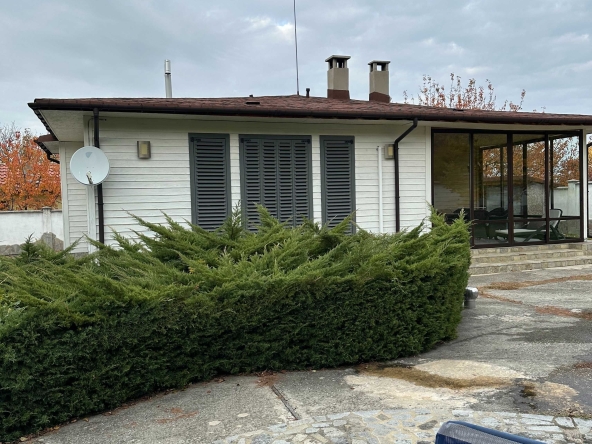 Къща в Търговище, Вилна зона - 145 кв.м за 1118 €/кв.м - Снимка #1