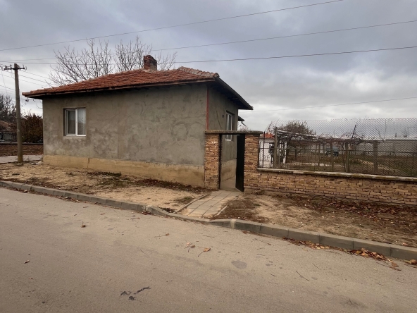 Къща в с. Царевци, Област Варна - 2000 кв.м за 18 €/кв.м - Снимка #1