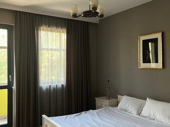 Двустаен апартамент в Варна, Военна болница - 65 кв.м за 10 €/кв.м - Снимка #1