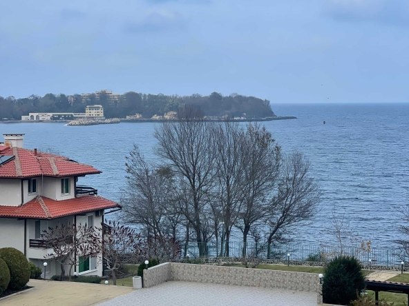 Дава се под наем Тристаен апартамент в с. Лозенец, Област Бургас - 120 кв.м за 127.5 € - Снимка #1