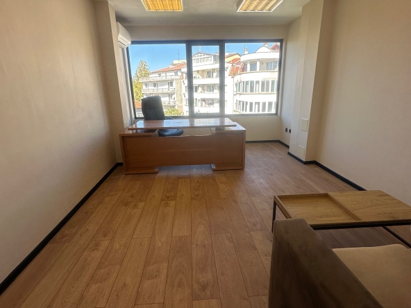 Дава се под наем Офис в Казанлък - 30 кв.м за 163.2 € - Снимка #1