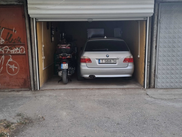 Гараж / Паркомясто в Търговище, Боровец - 15 кв.м за 952 €/кв.м - Снимка #1