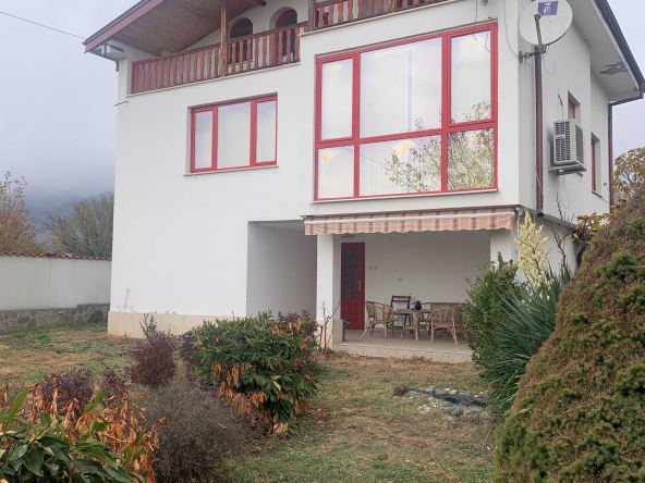 Къща в Карлово - 240 кв.м за 563 €/кв.м - Снимка #1