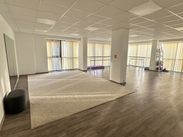 Дава се под наем Магазин в Варна, Автогара - 90 кв.м за 12.75 € - Снимка #1