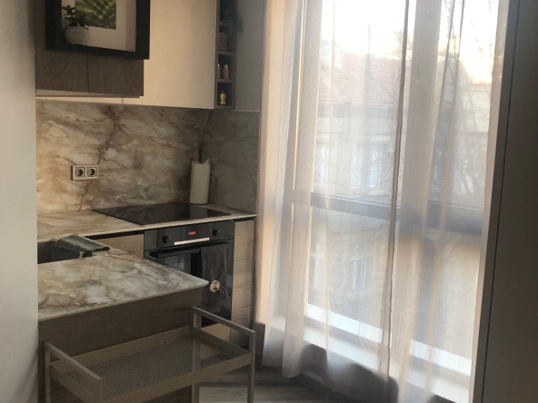 Дава се под наем Двустаен апартамент в Варна, Гръцка махала - 75 кв.м за 950 € - Снимка #1