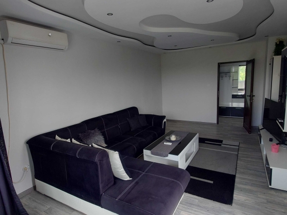 Тристаен апартамент в Козлодуй - 76 кв.м за 1224 €/кв.м - Снимка #1