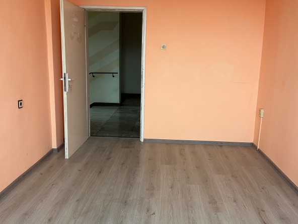 Дава се под наем Офис в Добрич, Промишлена зона - Север - 13 кв.м за 35.7 € - Снимка #1